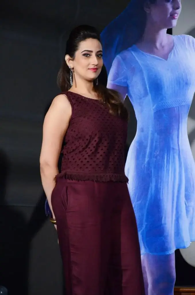 Telugu TV Actress Manjusha In Sleeveless Maroon Dress